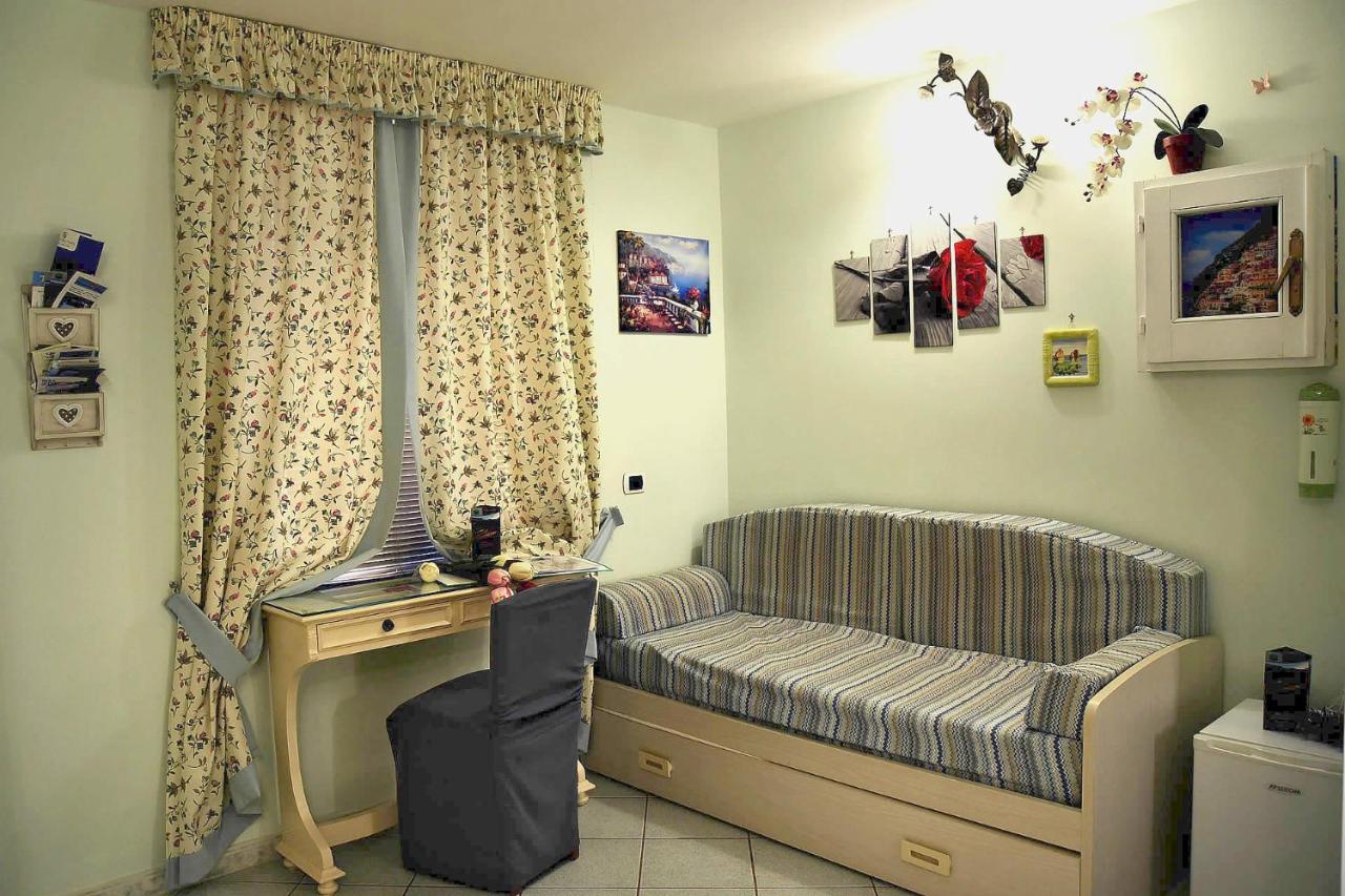 B&B Le Cycas Castellammare di Stabia Exterior foto